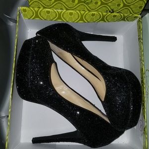 GB black glitter pumps